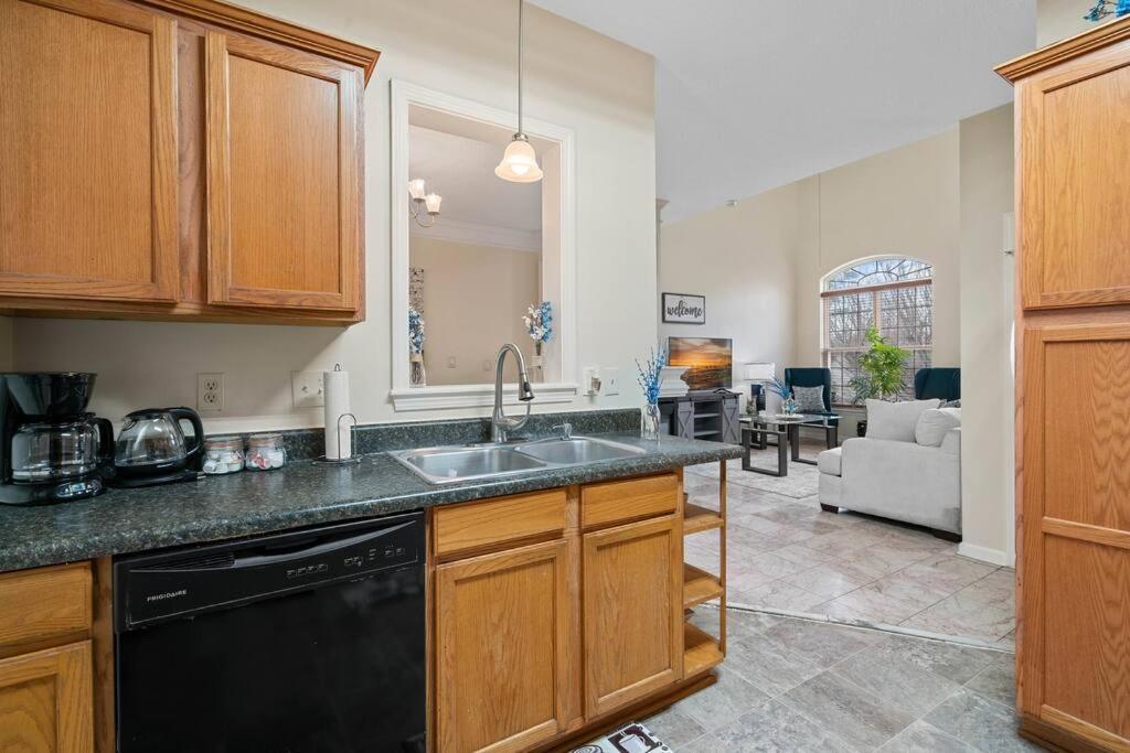 Cozy 4B 2 5B University Home King Beds Jacuzzi Charlotte Exterior photo