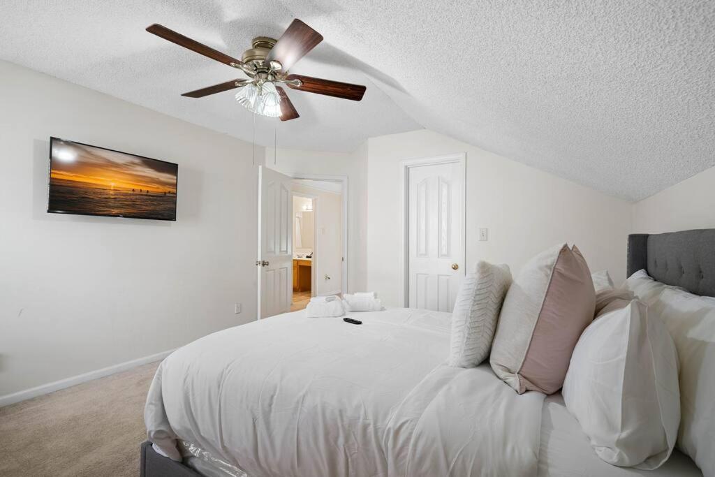 Cozy 4B 2 5B University Home King Beds Jacuzzi Charlotte Exterior photo