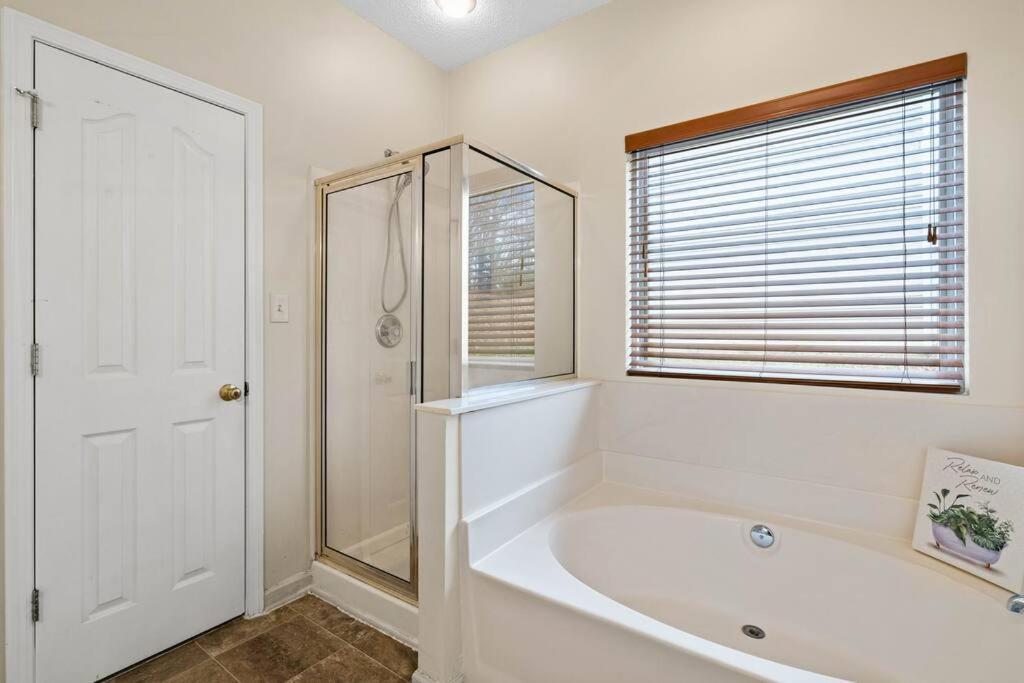 Cozy 4B 2 5B University Home King Beds Jacuzzi Charlotte Exterior photo