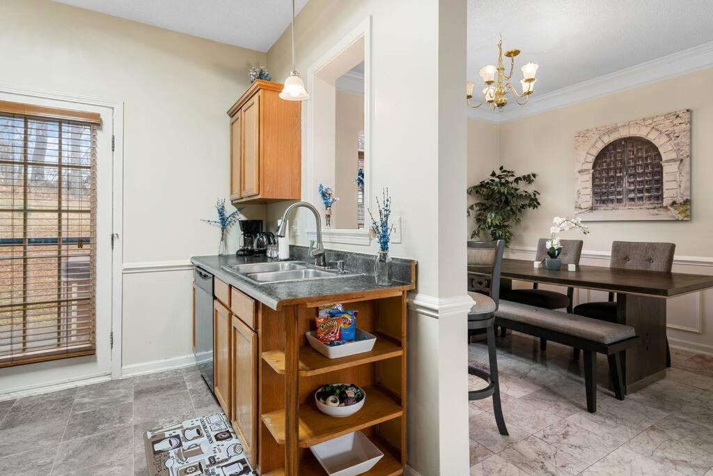 Cozy 4B 2 5B University Home King Beds Jacuzzi Charlotte Exterior photo